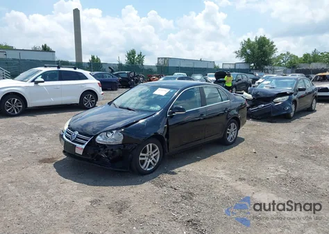 2007 Volkswagen Jetta Wolfsburg Edition from USA, damaged, VIN 3VWEG71K77M133224